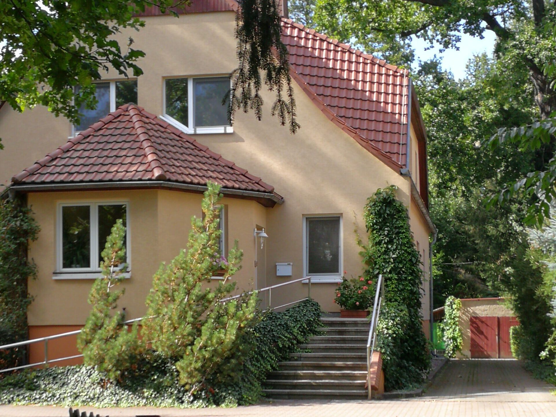 Wohnen im Kurpark –  Kuschelige 2-Raum-Wohnung mit Elsterblick
